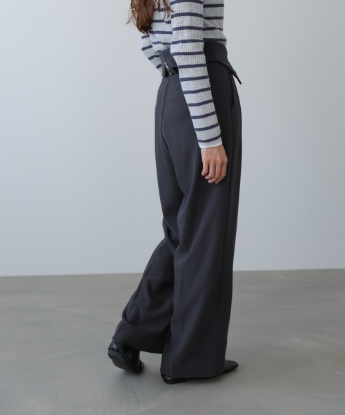 Bab(バブ)の「【選べるサイズ展開】ウエストフラップ釦ワイドタックパンツ(その他パンツ・レディース・チャコールグレー/ベージュ/ブラウン・S/M/L)」の5枚目の写真