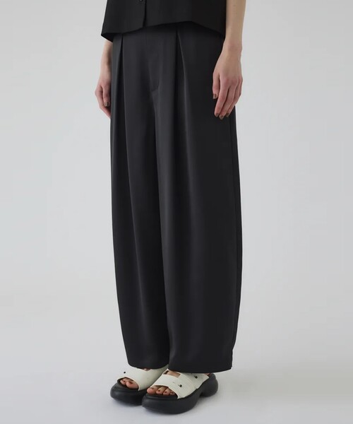 RIM.ARK（リムアーク）の「【RIM.ARK/リムアーク】Round silhouette satin PT/ラウンドシルエットサテンパンツ（その他パンツ・レディース・カーキ/ブラック・38/36）」の13枚目の写真