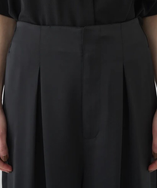 RIM.ARK（リムアーク）の「【RIM.ARK/リムアーク】Round silhouette satin PT/ラウンドシルエットサテンパンツ（その他パンツ・レディース・カーキ/ブラック・38/36）」の16枚目の写真