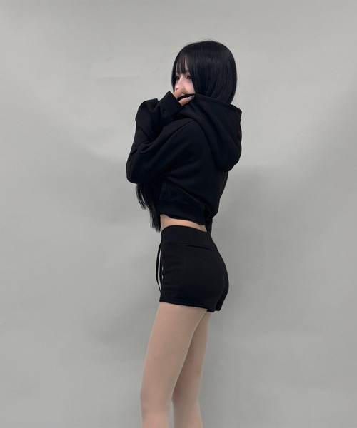 FOLLOWIN(フォロウィン)の「【 セットアップ 】ジップアップパーカー&ショートパンツ(セットアップ・レディース・グレー/チャコールグレー/ブラック/オートミール・FREE)」の8枚目の写真
