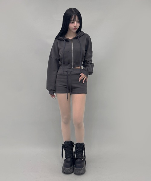 FOLLOWIN(フォロウィン)の「【 セットアップ 】ジップアップパーカー&ショートパンツ(セットアップ・レディース・グレー/チャコールグレー/ブラック/オートミール・FREE)」の16枚目の写真