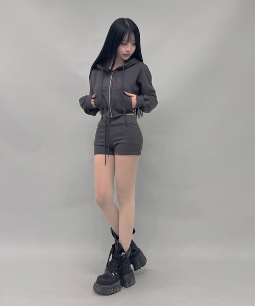FOLLOWIN(フォロウィン)の「【 セットアップ 】ジップアップパーカー&ショートパンツ(セットアップ・レディース・グレー/チャコールグレー/ブラック/オートミール・FREE)」の15枚目の写真