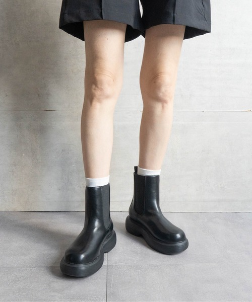 Fabby fabby(ファビィーファビィー)の「厚底ショートサイドゴアブーツ(ブーツ・レディース・ブラウン/ブラック・MEDIUM/LARGE/SMALL)」の9枚目の写真