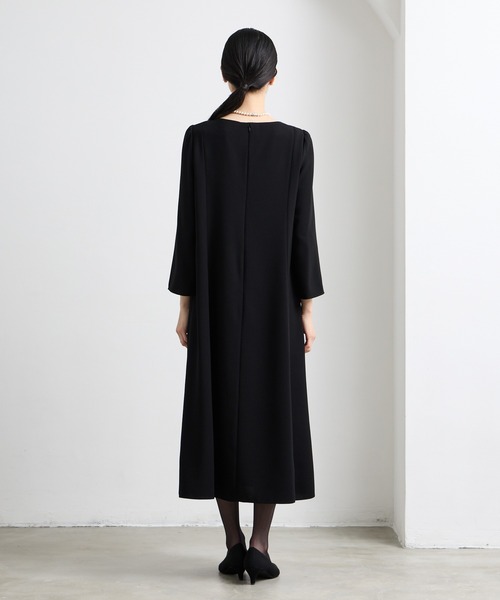 AIMER(エメ)の「【喪服・礼服】ウォッシャブル アシンメトリータックテントラインブラックフォーマルワンピース(ワンピース・レディース・ブラック・SMALL/MEDIUM/LARGE/X-LARGE)」の17枚目の写真