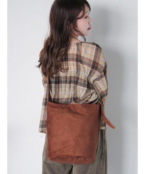 ehka sopo（エヘカソポ）の「エコスウェードバケツバッグ（ハンドバッグ・レディース・ベージュ/グレー/キャメル・F）」の4枚目の写真