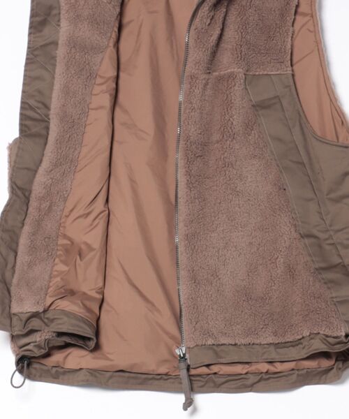 UNFRM OUTDOOR STANDARD（ユニフォームアウトドアスタンダード）の「【UNFRM OUTDOOR STANDARD:ユニフォームアウトドアスタンダード】COZY BOA FLEECE ZIP-UP VEST/ボアフリースベスト（ベスト・メンズ・モカ/ブラック・MEDIUM/SMALL）」の4枚目の写真