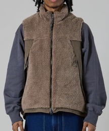 UNFRM OUTDOOR STANDARD（ユニフォームアウトドアスタンダード）の「【UNFRM OUTDOOR STANDARD:ユニフォームアウトドアスタンダード】COZY BOA FLEECE ZIP-UP VEST/ボアフリースベスト（ベスト）」