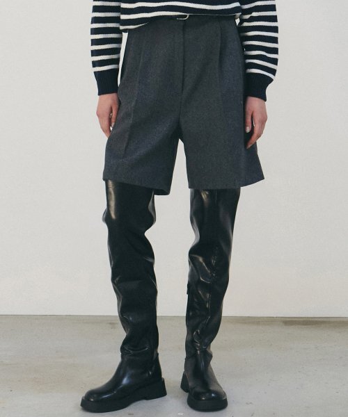 NICK&NICOLE（ニックアンドニコール）の「COMFORT BERMUDA PANTS_CHARCOAL（その他パンツ・レディース・その他・LARGE/MEDIUM/SMALL）」の2枚目の写真