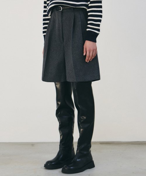 NICK&NICOLE（ニックアンドニコール）の「COMFORT BERMUDA PANTS_CHARCOAL（その他パンツ・レディース・その他・LARGE/MEDIUM/SMALL）」の3枚目の写真
