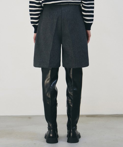 NICK&NICOLE（ニックアンドニコール）の「COMFORT BERMUDA PANTS_CHARCOAL（その他パンツ・レディース・その他・LARGE/MEDIUM/SMALL）」の4枚目の写真
