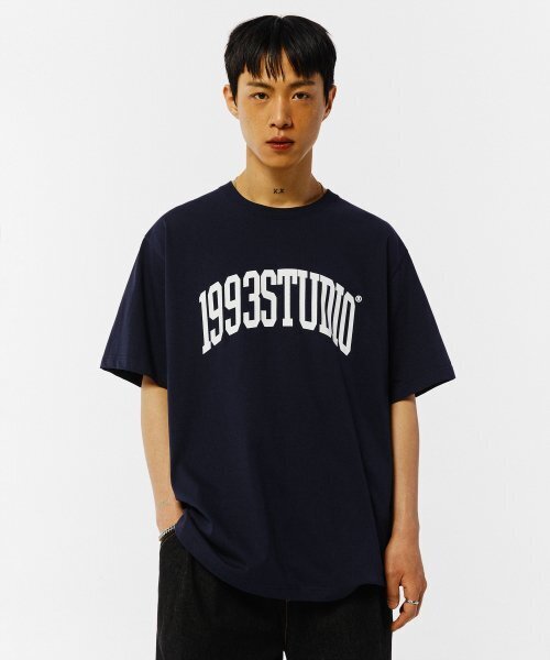 1993STUDIO（1993スタジオ）の「アセンティックアーチロゴTシャツ_ネイビー（Tシャツ/カットソー・レディース・その他・SMALL/MEDIUM/LARGE）」の3枚目の写真