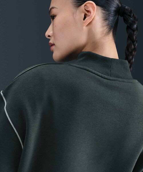 NIKE（ナイキ）の「ナイキ スポーツウェア フェニックス フリース ウィメンズ モックネック スウェットシャツ / Nike Sportswear Phoenix Fleece Women's Mock-Neck Sweatshirt IM7491-390 Seaweed（スウェット・レディース・ダークグリーン・S/M/L/XS/XL）」の9枚目の写真