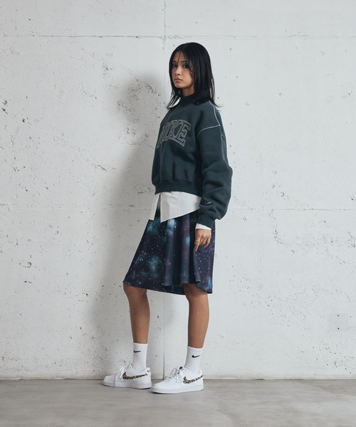 NIKE（ナイキ）の「ナイキ スポーツウェア フェニックス フリース ウィメンズ モックネック スウェットシャツ / Nike Sportswear Phoenix Fleece Women's Mock-Neck Sweatshirt IM7491-390 Seaweed（スウェット・レディース・ダークグリーン・S/M/L/XS/XL）」の6枚目の写真