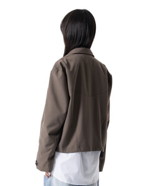 IUGAMAKARAS(イウガマカラス)の「Hem Button Crop Jacket (Brown)(テーラードジャケット・メンズ・その他・1)」の4枚目の写真
