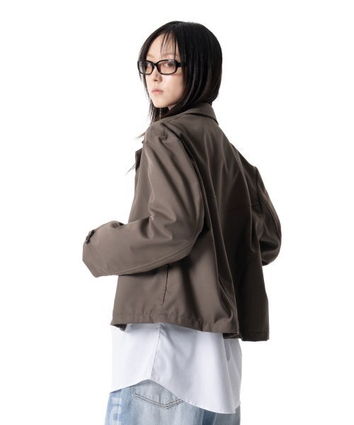 IUGAMAKARAS(イウガマカラス)の「Hem Button Crop Jacket (Brown)(テーラードジャケット・メンズ・その他・1)」の5枚目の写真