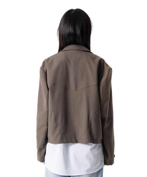 IUGAMAKARAS(イウガマカラス)の「Hem Button Crop Jacket (Brown)(テーラードジャケット・メンズ・その他・1)」の6枚目の写真
