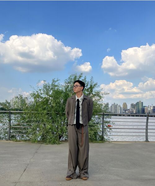IUGAMAKARAS(イウガマカラス)の「Hem Button Crop Jacket (Brown)(テーラードジャケット・メンズ・その他・1)」の10枚目の写真