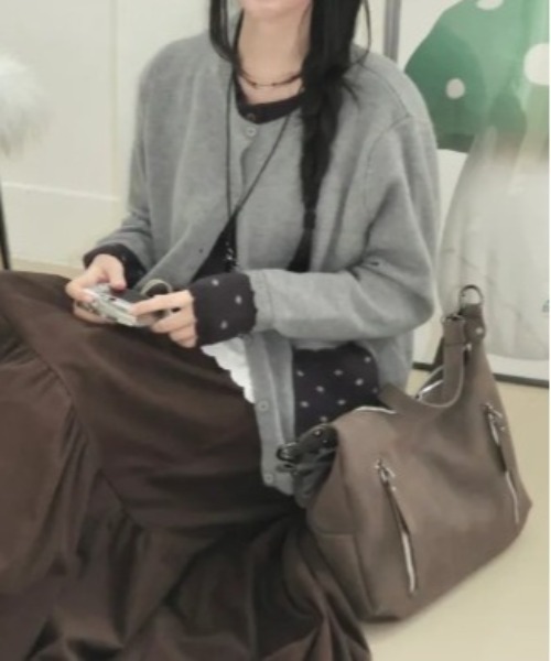 Vini（ヴィニ）の「【ウィッシュコア】レイヤードスタイルドット柄フリルポケットカーディガン（ニット/セーター・レディース・ブラック/グレー・FREE）」の11枚目の写真