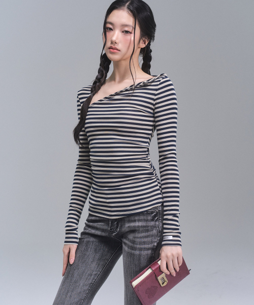 ZEROPLANET（ゼロプラネット）の「クロエ アンバランススリーブトップ [ネイビーストライプ]（Tシャツ/カットソー・レディース・ネイビー・SMALL/MEDIUM）」の2枚目の写真