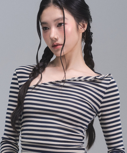 ZEROPLANET（ゼロプラネット）の「クロエ アンバランススリーブトップ [ネイビーストライプ]（Tシャツ/カットソー・レディース・ネイビー・SMALL/MEDIUM）」の4枚目の写真