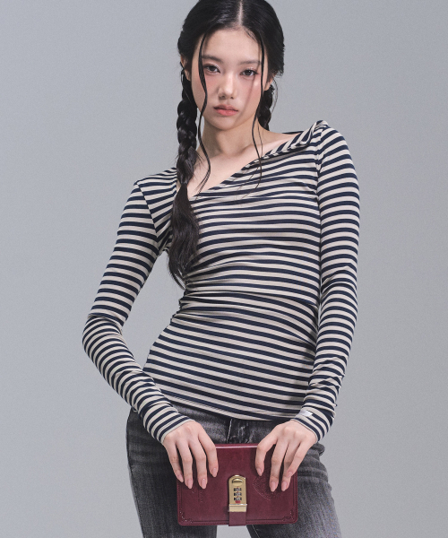 ZEROPLANET（ゼロプラネット）の「クロエ アンバランススリーブトップ [ネイビーストライプ]（Tシャツ/カットソー・レディース・ネイビー・SMALL/MEDIUM）」の5枚目の写真