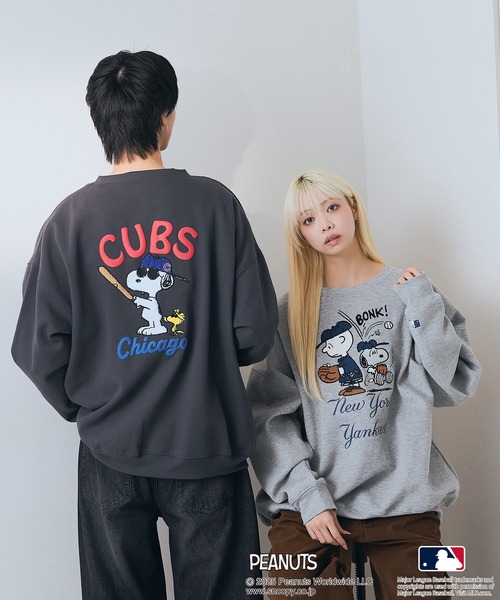 PEANUTS(ピーナッツ)の「【PEANUTS×MLB】【限定オリジナルデザイン】裏起毛トレーナー ヤンキース ドジャース カブス キャラクター ユニセックス(スウェット・メンズ・ブラック系その他3/ベージュ系その他3/グレー系その他/ベージュ系その他2/グレー系その他2/ブルー系その他・MEDIUM/LARGE/X-LARGE)」の2枚目の写真