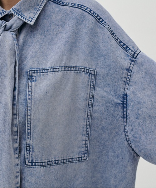 LARUTA(ラルータ)の「【LARUTA】ボウタイBIGポケットデニムブラウス(シャツ/ブラウス・レディース・ライトベージュ/サックスブルー・FREE)」の3枚目の写真