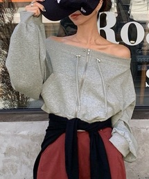 オフショルジップスウェット