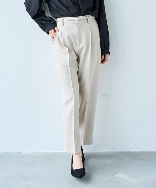 mil（ミル）の「ベルト付き センタープレス テーパードパンツ【セットアップ対応】 【585140】（スラックス・レディース・ブラック/ライトベージュ/グレイッシュベージュ・FREE/S-Short/S-Regular/M-Short/M-Regular）」の2枚目の写真