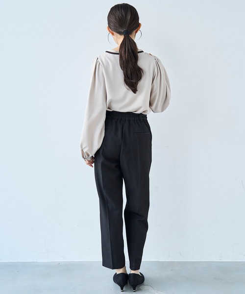 mil（ミル）の「ベルト付き センタープレス テーパードパンツ【セットアップ対応】 【585140】（スラックス・レディース・ブラック/ライトベージュ/グレイッシュベージュ・FREE/S-Short/S-Regular/M-Short/M-Regular）」の6枚目の写真