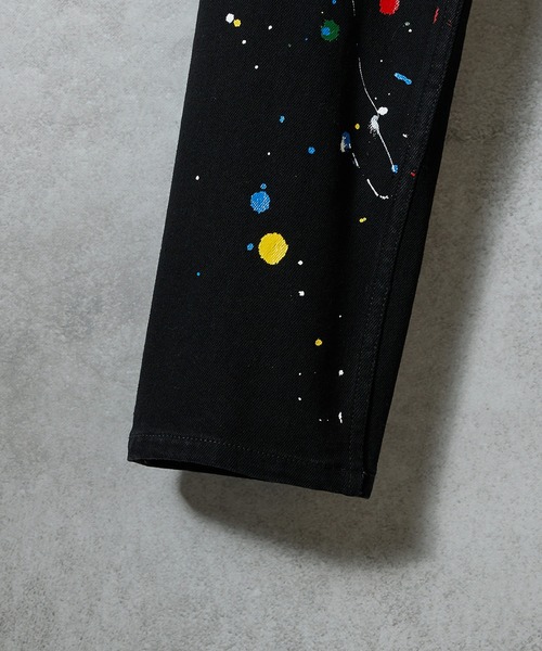 NUMBER (N)INE（ナンバーナイン）の「HAND PAINTED TAPERED SKINNY DENIM JEANS BLACK ONE WASH / ハンドペイント テーパード スキニー デニム ブラック ジーンズ ワンウォッシュ（デニムパンツ・メンズ・ブラック/ブラック系その他2・2/3/4）」の6枚目の写真