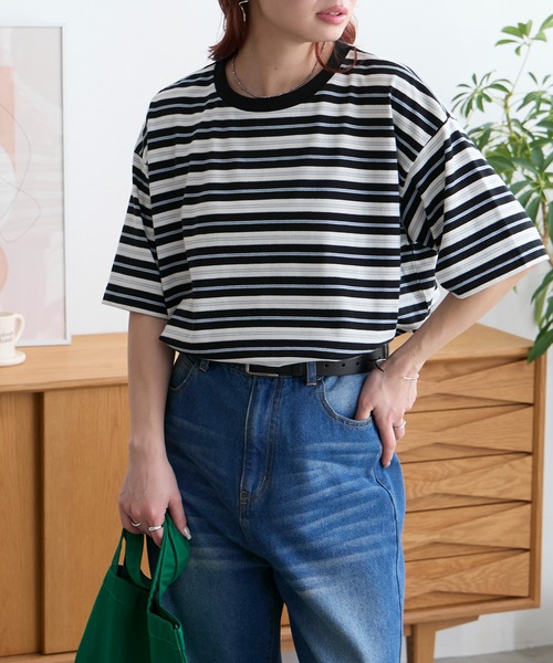 MONO-MART(モノマート)の「配色マルチボーダー オーバーサイズ 半袖Tシャツ(Tシャツ/カットソー・レディース・ブラック/グレー/ライトブルー/アイボリー/ネイビー/ブラウン・M/L)」の10枚目の写真