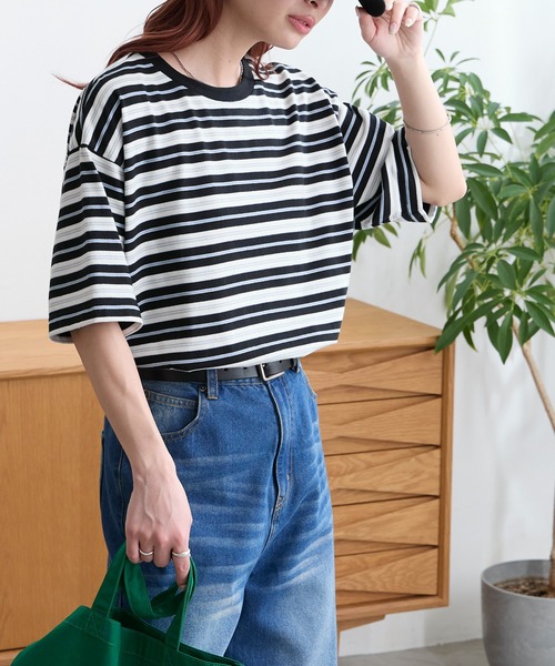 MONO-MART(モノマート)の「配色マルチボーダー オーバーサイズ 半袖Tシャツ(Tシャツ/カットソー・レディース・ブラック/グレー/ライトブルー/アイボリー/ネイビー/ブラウン・M/L)」の11枚目の写真