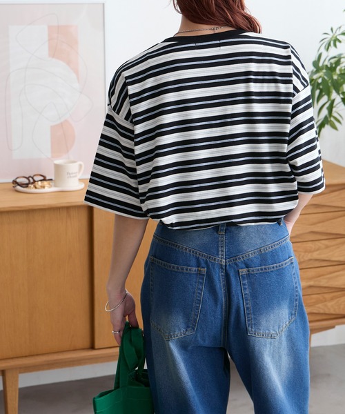 MONO-MART(モノマート)の「配色マルチボーダー オーバーサイズ 半袖Tシャツ(Tシャツ/カットソー・レディース・ブラック/グレー/ライトブルー/アイボリー/ネイビー/ブラウン・M/L)」の12枚目の写真