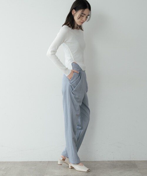 GALLEST(ギャレスト)の「オフショルスリットリブニット(ニット/セーター・レディース・ホワイト/ライトグリーン/ブラック/サックスブルー・38)」の6枚目の写真