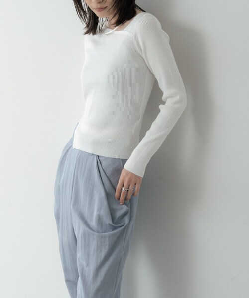 GALLEST(ギャレスト)の「オフショルスリットリブニット(ニット/セーター・レディース・ホワイト/ライトグリーン/ブラック/サックスブルー・38)」の8枚目の写真