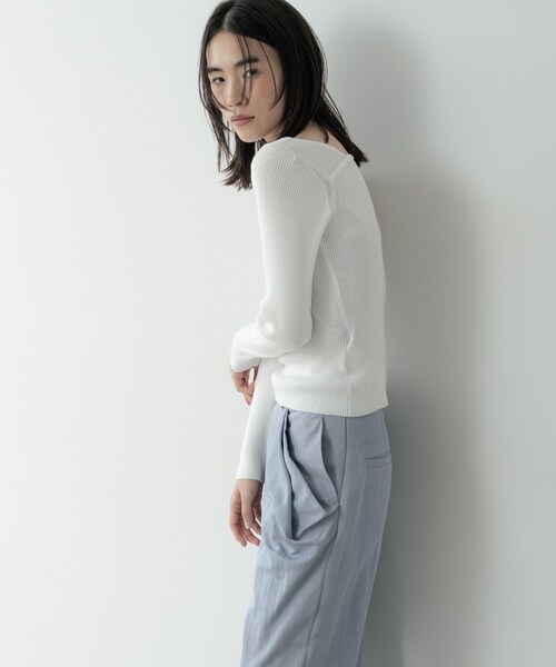 GALLEST(ギャレスト)の「オフショルスリットリブニット(ニット/セーター・レディース・ホワイト/ライトグリーン/ブラック/サックスブルー・38)」の10枚目の写真