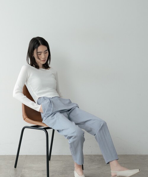 GALLEST(ギャレスト)の「オフショルスリットリブニット(ニット/セーター・レディース・ホワイト/ライトグリーン/ブラック/サックスブルー・38)」の14枚目の写真