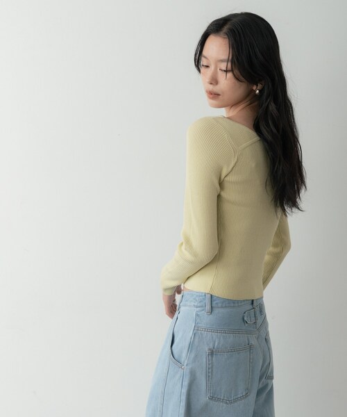 GALLEST(ギャレスト)の「オフショルスリットリブニット(ニット/セーター・レディース・ホワイト/ライトグリーン/ブラック/サックスブルー・38)」の20枚目の写真