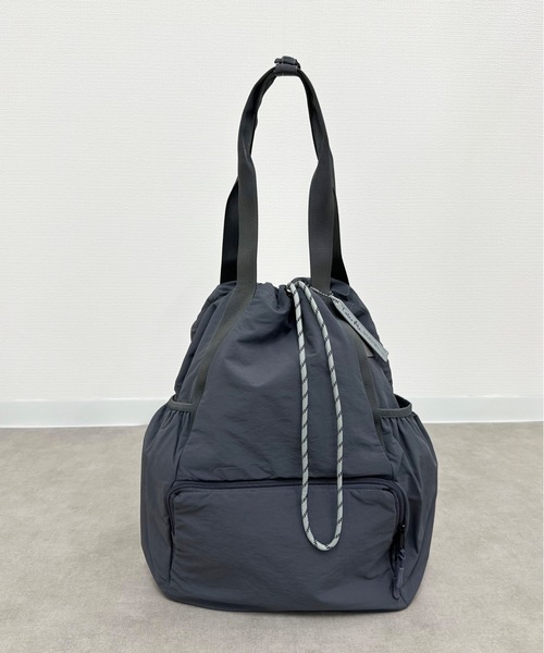 nicott(ニコット)の「NC:TakeMe(テイクミー)Today 2way パーストート(トートバッグ・レディース・ベージュ/ブラック/オフホワイト/グレー・FREE)」の1枚目の写真