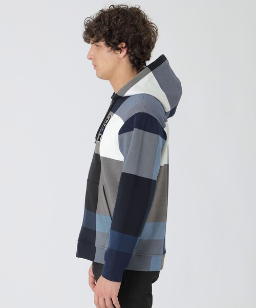 BLACK LABEL CRESTBRIDGE(ブラックレーベル・クレストブリッジ)の「ギガチェックガーズマンワッペンパーカー(パーカー・メンズ・ネイビー/ベージュ系その他6・S/XL/L/M)」の4枚目の写真