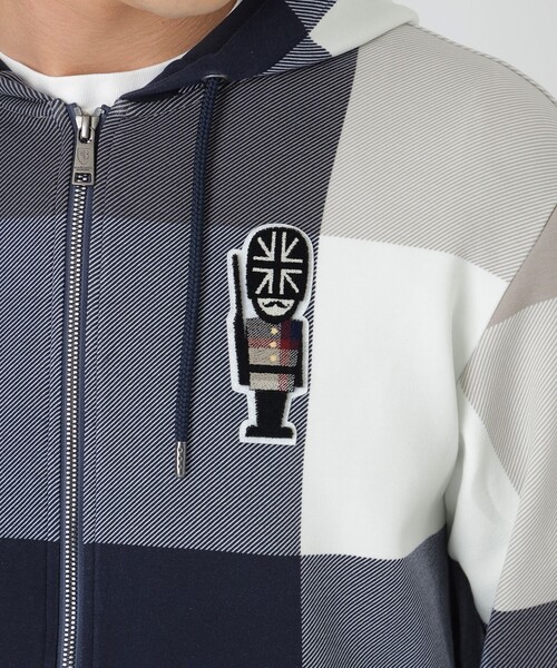 BLACK LABEL CRESTBRIDGE(ブラックレーベル・クレストブリッジ)の「ギガチェックガーズマンワッペンパーカー(パーカー・メンズ・ネイビー/ベージュ系その他6・S/XL/L/M)」の11枚目の写真