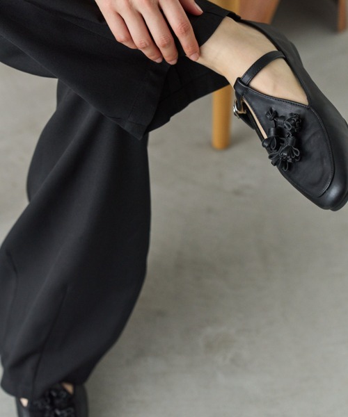 Libra Cue(リブラ キュー)の「Tストラップタッセルシューズ(パンプス・レディース・ブラック・SMALL/MEDIUM/LARGE)」の13枚目の写真
