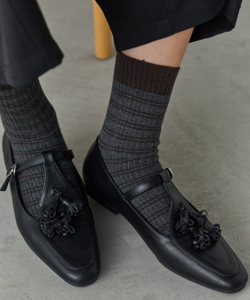 Libra Cue(リブラ キュー)の「Tストラップタッセルシューズ(パンプス・レディース・ブラック・SMALL/MEDIUM/LARGE)」の15枚目の写真