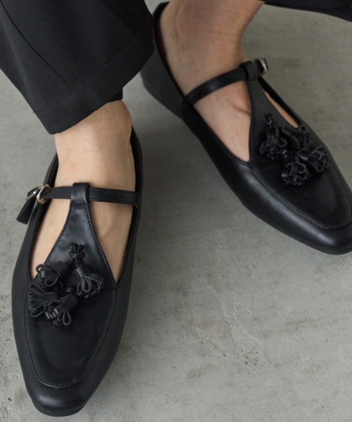 Libra Cue(リブラ キュー)の「Tストラップタッセルシューズ(パンプス・レディース・ブラック・SMALL/MEDIUM/LARGE)」の9枚目の写真