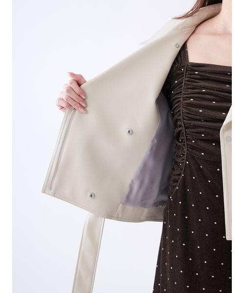 SNIDEL（スナイデル）の「ショートトレンチ（トレンチコート・レディース・ベージュ/ブラック/ライトベージュ・F）」の11枚目の写真