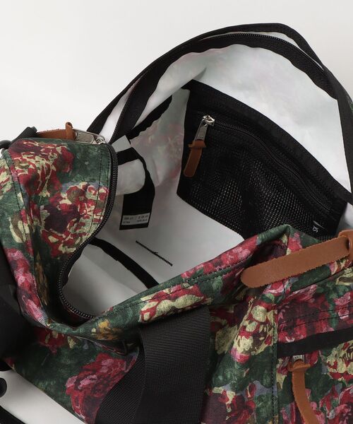 GREGORY（グレゴリー）の「クラシックダッフルXS CLASSIC DUFFEL XS ボタニカルタペストリー（ボストンバッグ・メンズ・レッド系その他・ONE SIZE）」の4枚目の写真