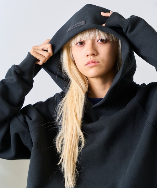 FOG ESSENTIALS(エフオージーエッセンシャルズ)の「FOG ESSENTIALS BACK LOGO SWEAT HOODIE / 21SS-BACK LOGO SWEAT HOODIE(パーカー・メンズ・ブラック/クリーム・S/M/L/XL)」の7枚目の写真
