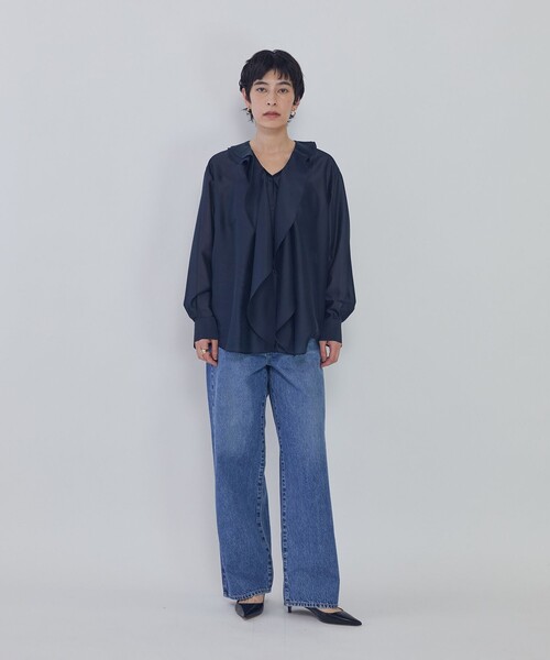 1er Arrondissement(プルミエアロンディスモン)の「ラッフルVネックブラウス(シャツ/ブラウス・レディース・ベージュ/ブルー系その他3/オフホワイト・38/36)」の5枚目の写真