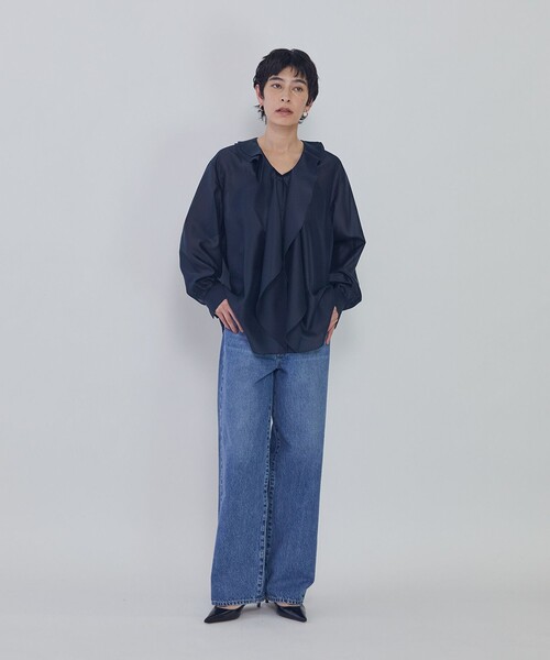 1er Arrondissement(プルミエアロンディスモン)の「ラッフルVネックブラウス(シャツ/ブラウス・レディース・ベージュ/ブルー系その他3/オフホワイト・38/36)」の6枚目の写真